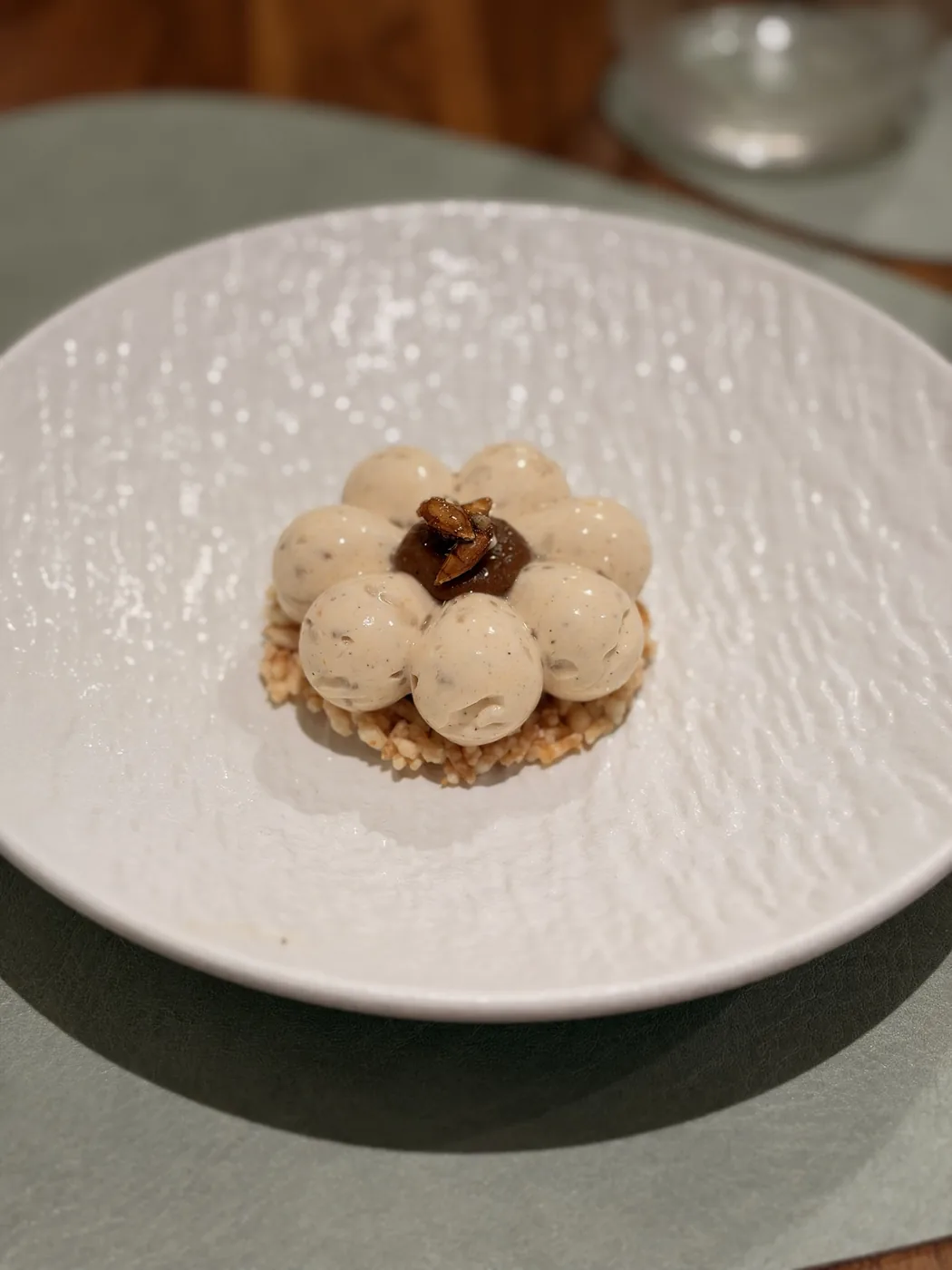 Un dessert dressé à l’assiette